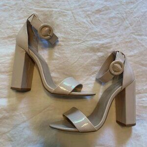 Chunky heels *12